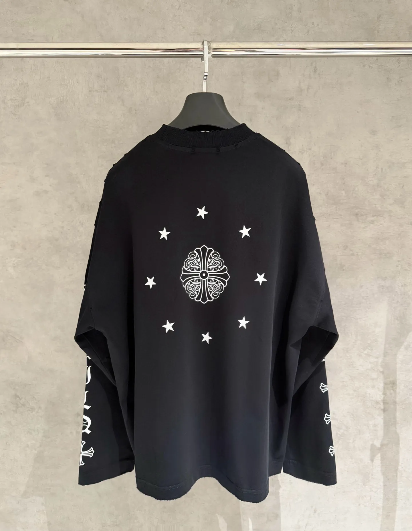 🅿️330 [Strict quality control] CH Croixin's new long-sleeved sweatshirt T-shirt. Heavy 340g double yarn fabric. Four flower positions on the front, back and left. Wash the whole garment twice. The four sides are frayed and torn. Heavy fabric. The neckline is made of icy Salona. Loose fit. Deep, wide and stylish. No deformation or shrinkage. 3 colors: black, white and gray. Size: M-2xl